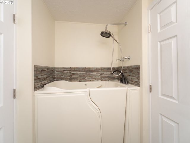 238 BALL Ln, Riddle, OR 97469