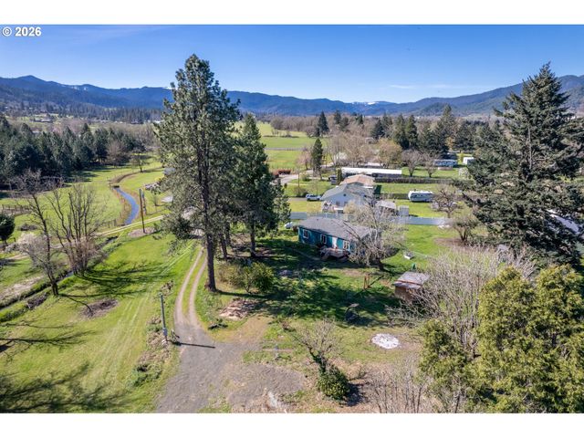 238 BALL Ln, Riddle, OR 97469