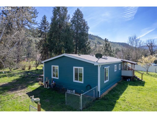 238 BALL Ln, Riddle, OR 97469
