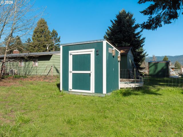 238 BALL Ln, Riddle, OR 97469