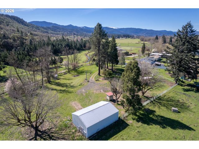 238 BALL Ln, Riddle, OR 97469