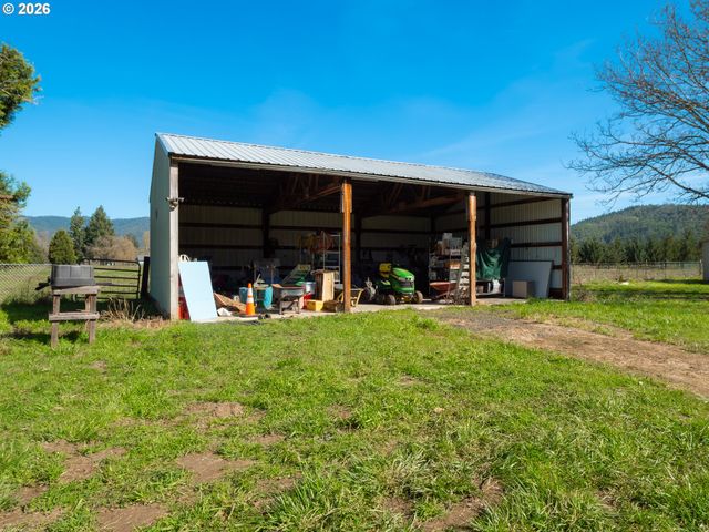 238 BALL Ln, Riddle, OR 97469