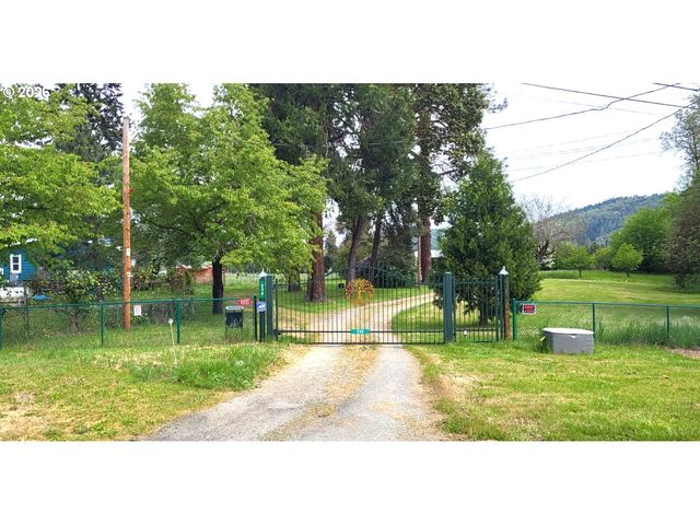 238 BALL Ln, Riddle, OR 97469
