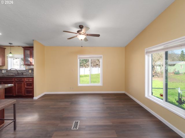 238 BALL Ln, Riddle, OR 97469