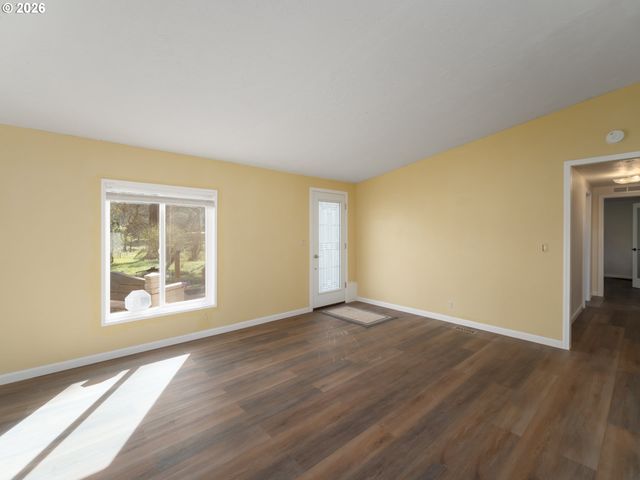 238 BALL Ln, Riddle, OR 97469