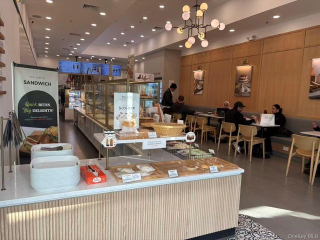 1 Miller Place D, Smithtown, NY 11787