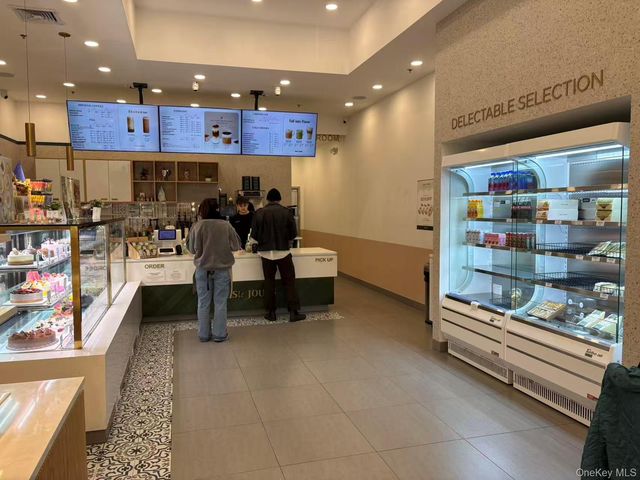 1 Miller Place D, Smithtown, NY 11787