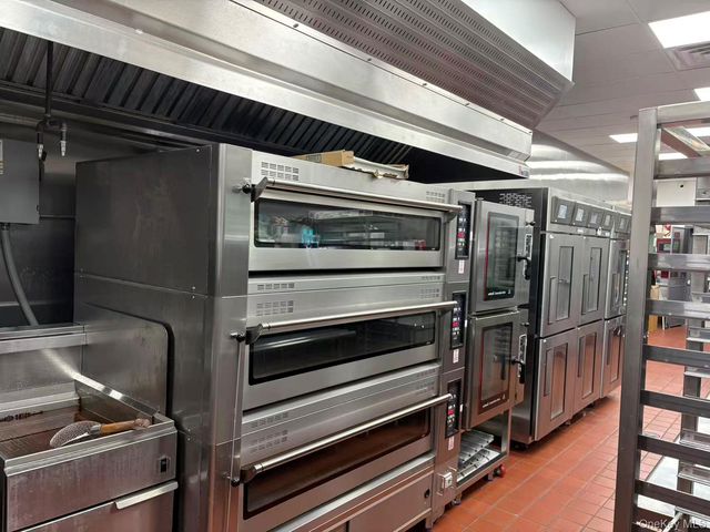 1 Miller Place D, Smithtown, NY 11787