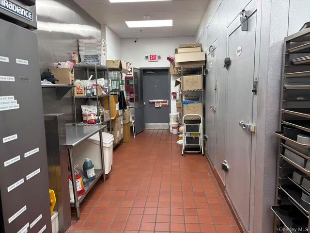 1 Miller Place D, Smithtown, NY 11787