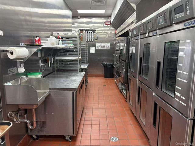 1 Miller Place D, Smithtown, NY 11787