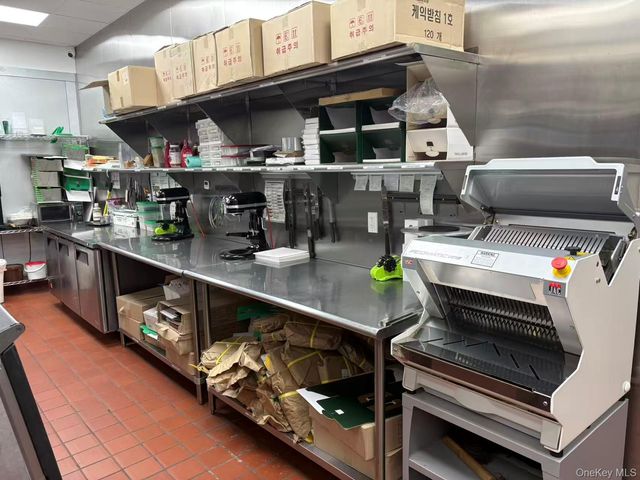 1 Miller Place D, Smithtown, NY 11787