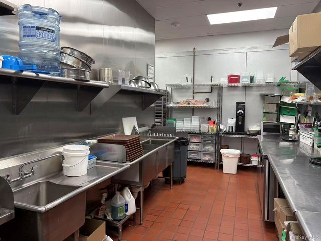 1 Miller Place D, Smithtown, NY 11787