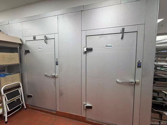 1 Miller Place D, Smithtown, NY 11787