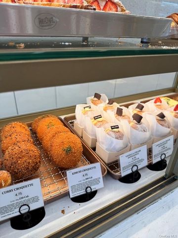 1 Miller Place D, Smithtown, NY 11787