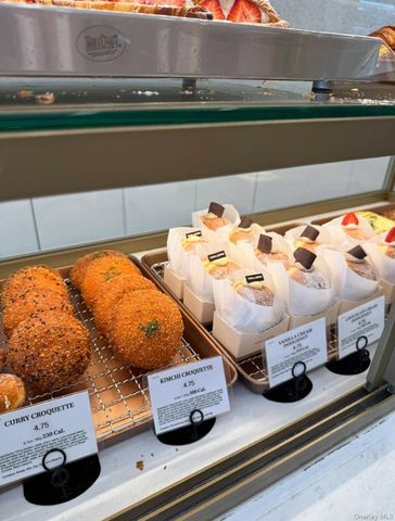 1 Miller Place D, Smithtown, NY 11787