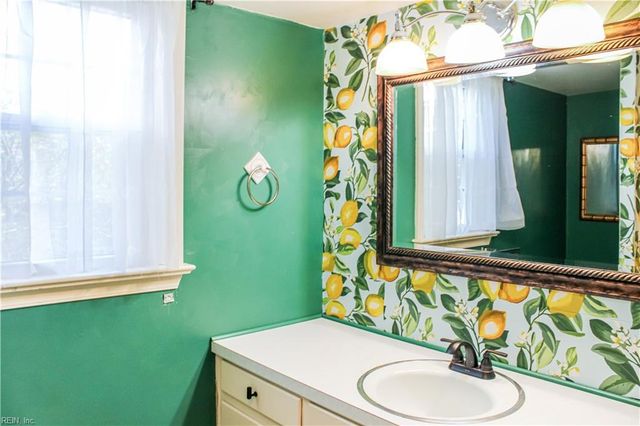 188 Corinthia DR, Newport News, VA 23608