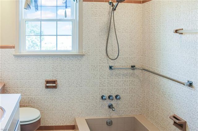 188 Corinthia DR, Newport News, VA 23608