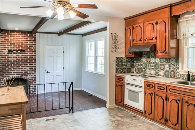 188 Corinthia DR, Newport News, VA 23608