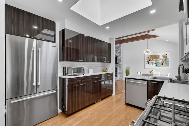 24 Whitewood Road, White Plains, NY 10603