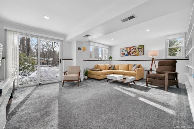 24 Whitewood Road, White Plains, NY 10603