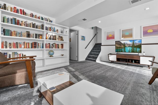 24 Whitewood Road, White Plains, NY 10603