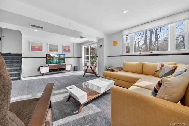 24 Whitewood Road, White Plains, NY 10603