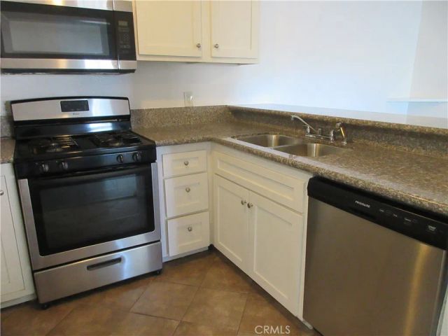 10636 Woodley 34, Granada Hills, CA 91344