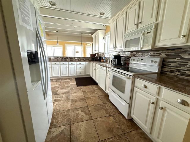11362 E Shore Drive, Delton, MI 49046