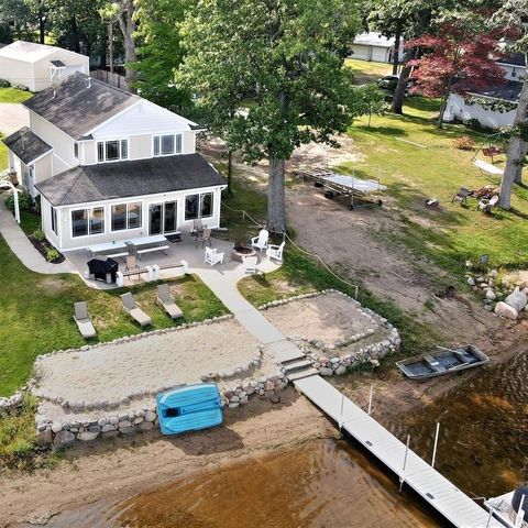 11362 E Shore Drive, Delton, MI 49046