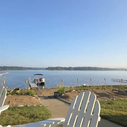 11362 E Shore Drive, Delton, MI 49046