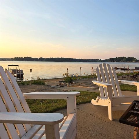 11362 E Shore Drive, Delton, MI 49046
