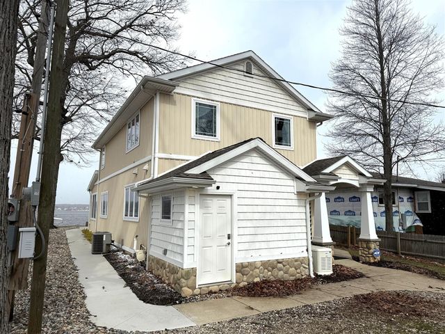 11362 E Shore Drive, Delton, MI 49046