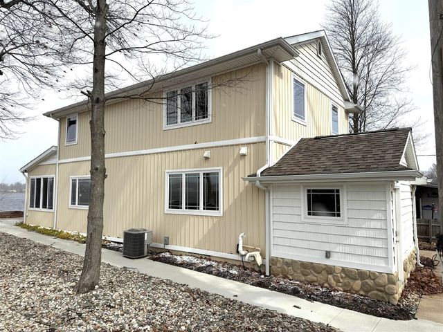 11362 E Shore Drive, Delton, MI 49046