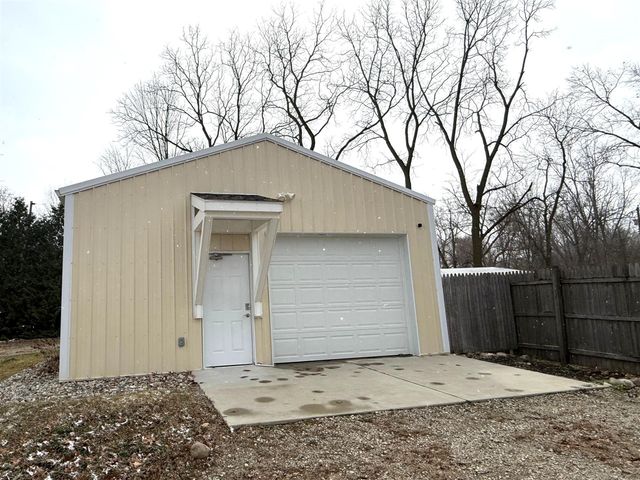 11362 E Shore Drive, Delton, MI 49046