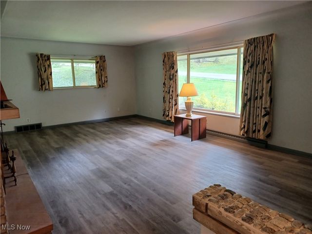 1050 Park Circle, Girard, OH 44420