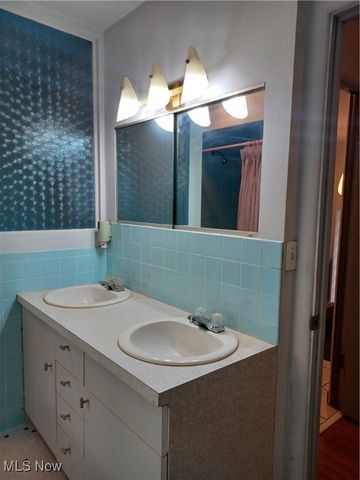 1050 Park Circle, Girard, OH 44420