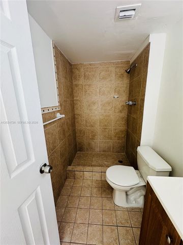 486 NW 165th St Rd B-201, Miami, FL 33169