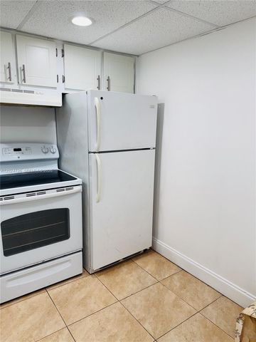 486 NW 165th St Rd B-201, Miami, FL 33169