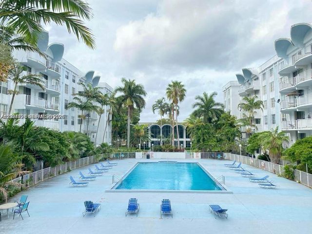 486 NW 165th St Rd B-201, Miami, FL 33169