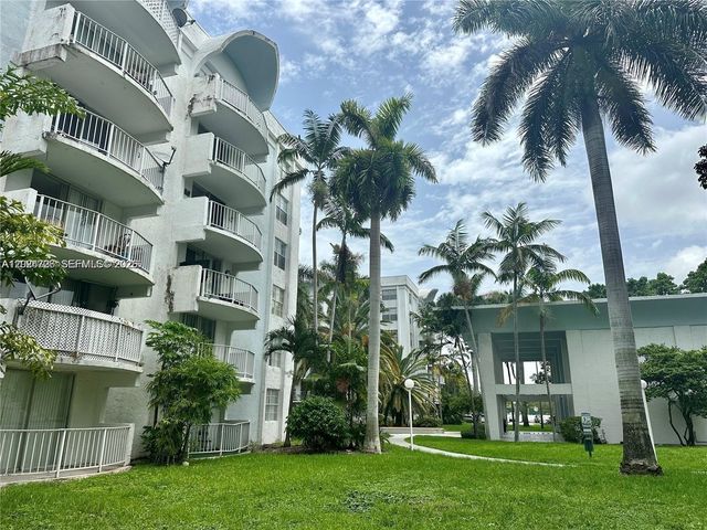 486 NW 165th St Rd B-201, Miami, FL 33169
