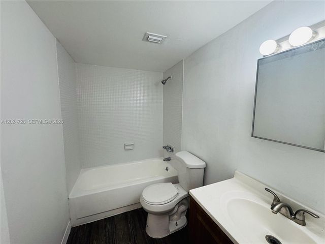 486 NW 165th St Rd B-201, Miami, FL 33169