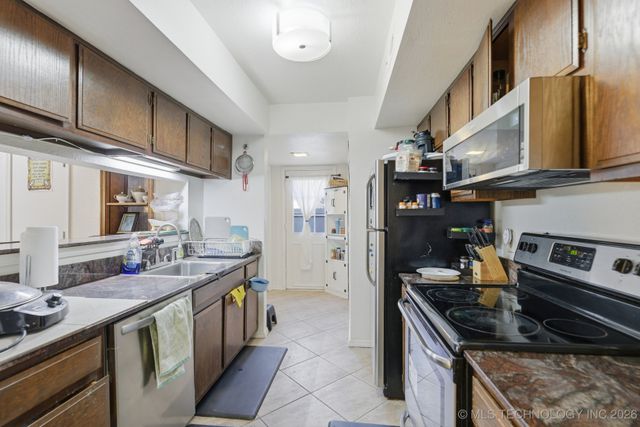 6514 S Memorial Drive J, Tulsa, OK 74133