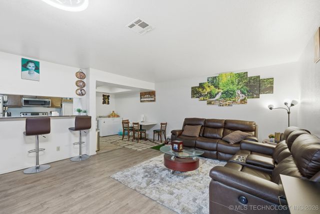 6514 S Memorial Drive J, Tulsa, OK 74133