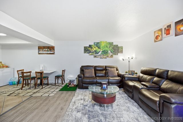 6514 S Memorial Drive J, Tulsa, OK 74133