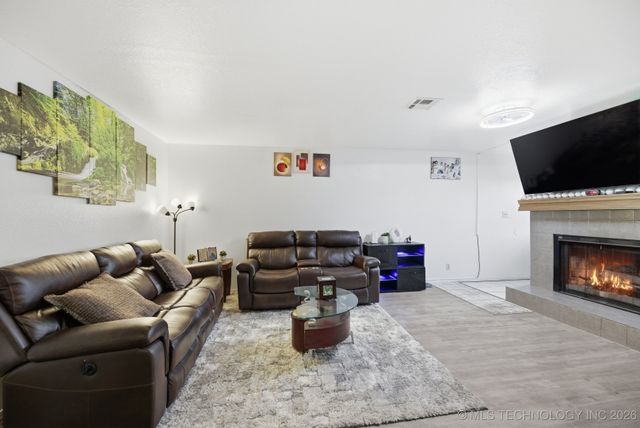 6514 S Memorial Drive J, Tulsa, OK 74133