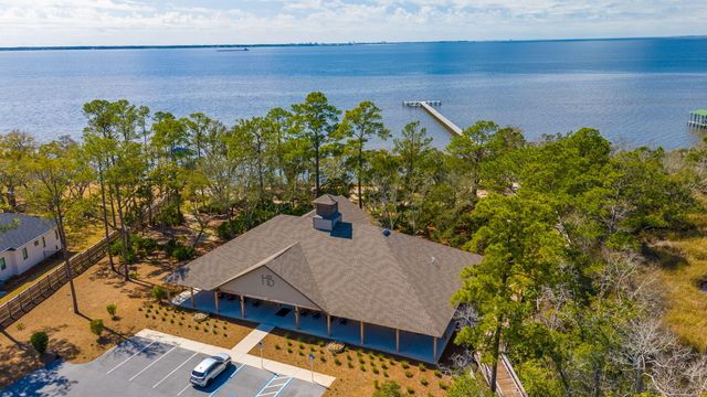 140 Flora Lane, Freeport, FL 32439