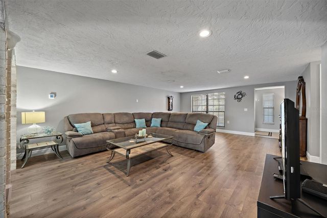 5702 RIDDLE ROAD, Holiday, FL 34690