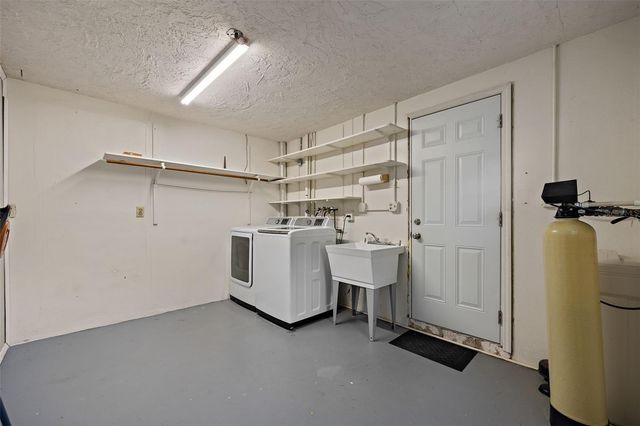 5702 RIDDLE ROAD, Holiday, FL 34690