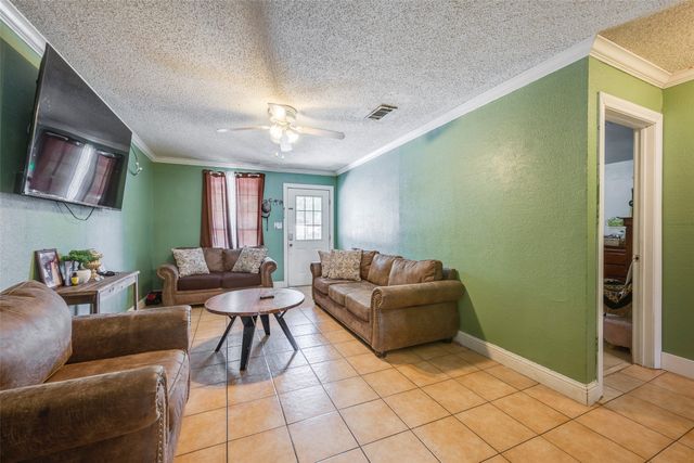 1616 Beaumont Street, Fort Worth, TX 76106