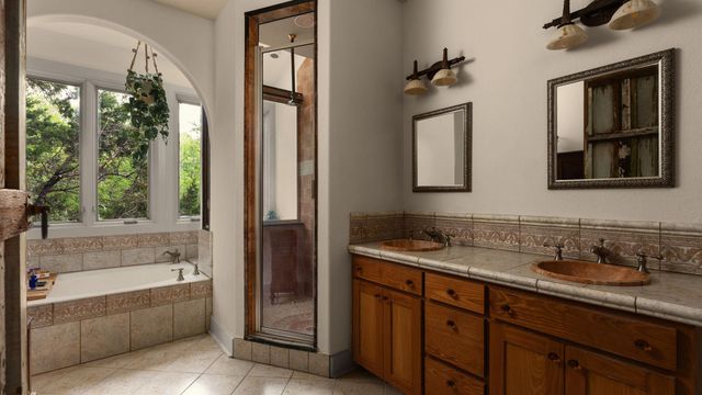 521 Rancho Grande DR, Wimberley, TX 78676